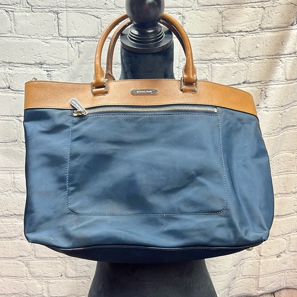 Michael Kors Colgate LG EW
Tote Navy Tote Bag - Picture 3 of 10